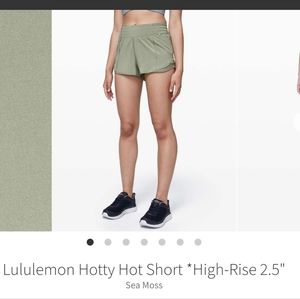 Lululemon Hotty Hot High Rise short 2.5"